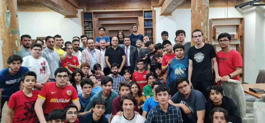 Büyükşehir’in Gençlik Merkezi’nde ‘tecrübe Paylaşım Etkinlikleri’ Sürüyor