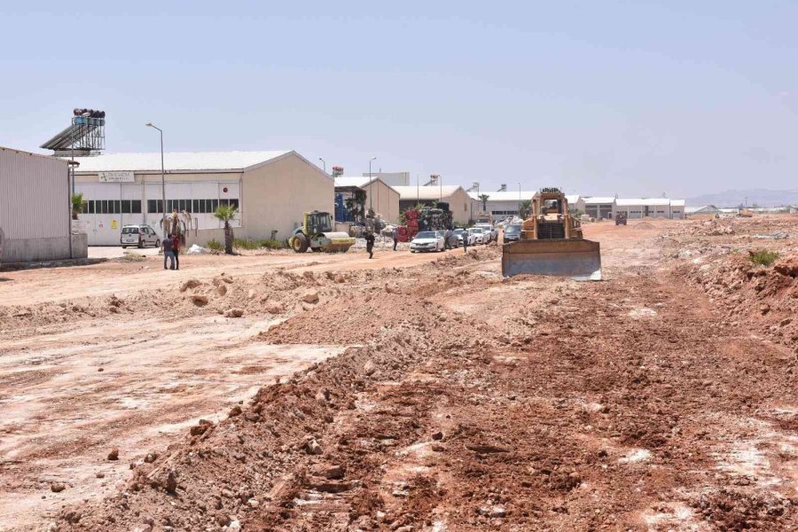 Gaziler Sanayi Sitesi’ne Yeni Yollar Yapılıyor