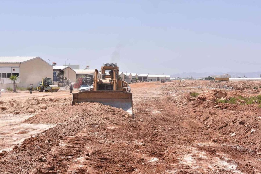 Gaziler Sanayi Sitesi’ne Yeni Yollar Yapılıyor