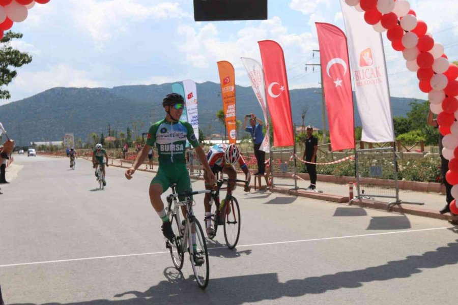 Konyaaltı Bisiklet Takımı Kupayla Döndü