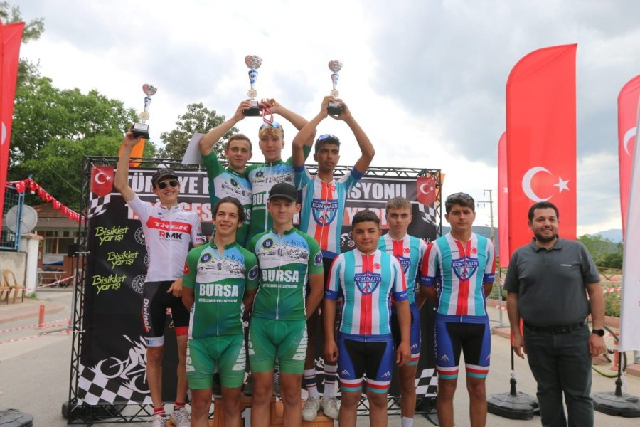 Konyaaltı Bisiklet Takımı Kupayla Döndü