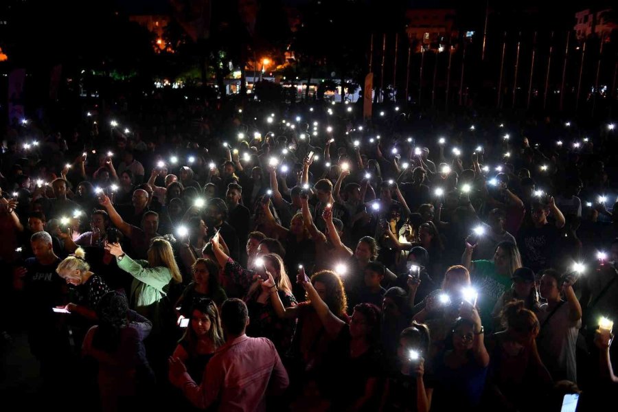 Kurs Merkezi Öğrencileri, Yks Öncesi Konserle Stres Attı