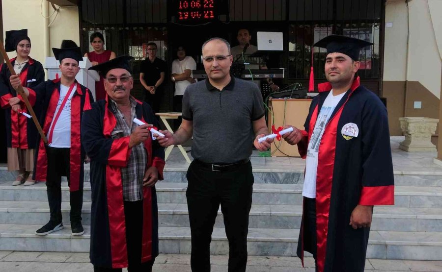 Baba Oğul Birlikte Mezun Oldu