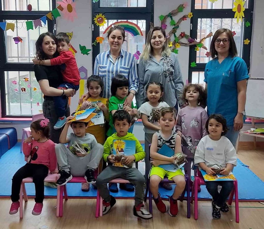 Hayvan Sevgisi İle Büyüyorlar