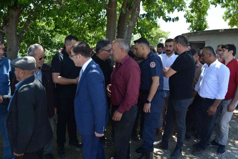 Kalp Krizi Sonucu Hayatını Kaybeden Muhtar Toprağa Verildi