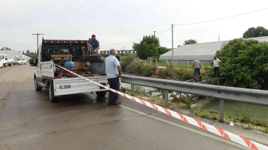Antalya’da İçme Suyu Ana Borusu Patladı, Ortaya Şelaleyi Andıran Görüntüler Çıktı