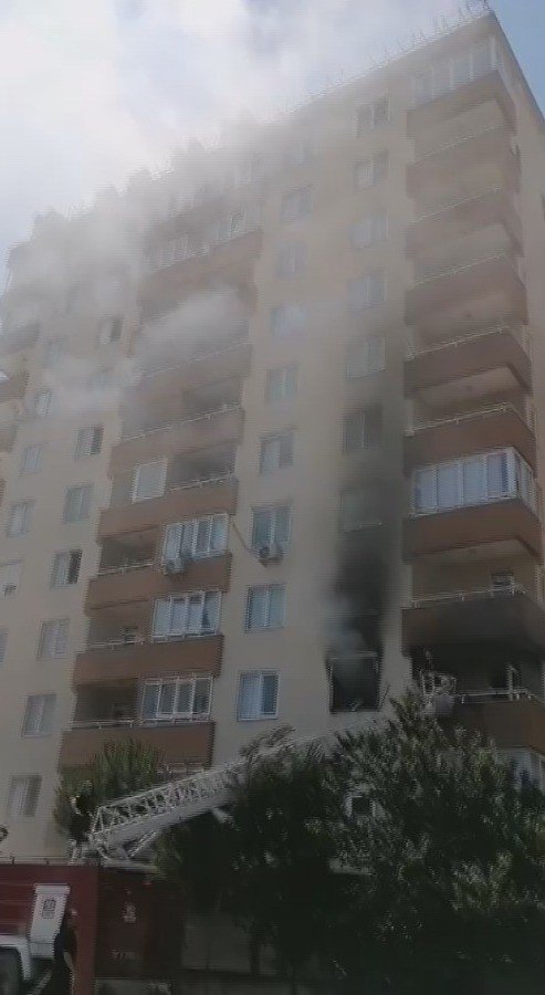 Antalya’da 11 Katlı Apartmanda Yangın