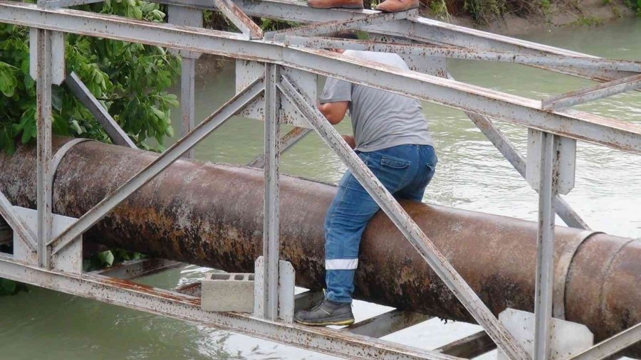 Antalya’da İçme Suyu Ana Borusu Patladı, Ortaya Şelaleyi Andıran Görüntüler Çıktı