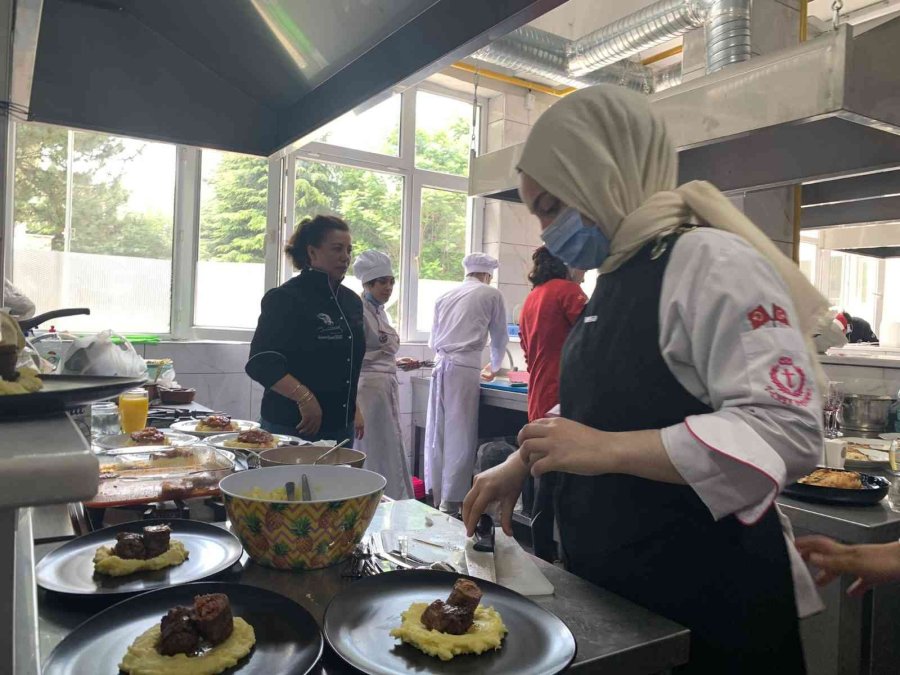 Genç Aşçılar Bu Sefer Mezun Olmak İçin Ter Döktü