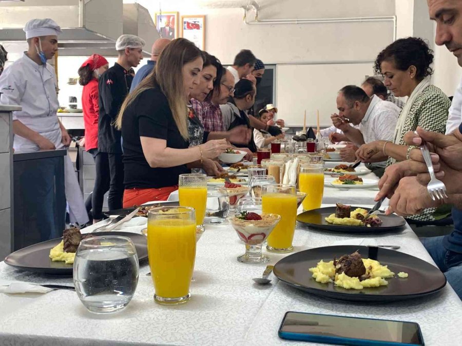 Genç Aşçılar Bu Sefer Mezun Olmak İçin Ter Döktü