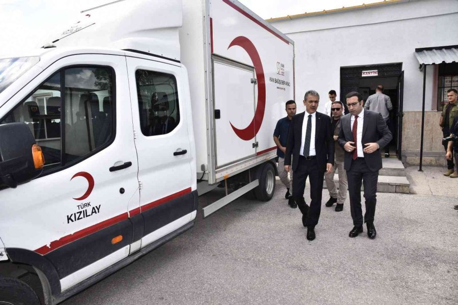 Vali Akkoyun, Kan Bağışında Bulundu