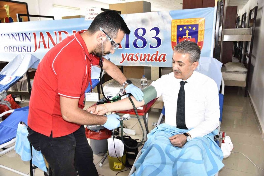 Vali Akkoyun, Kan Bağışında Bulundu