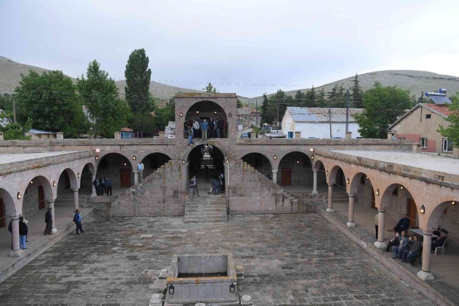 Başkan Büyükkılıç, Vali Çiçek İle Hamidiye Medresesi’nde İncelemelerde Bulundu