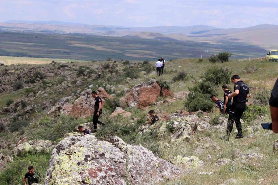 Kayseri’de Şok Olay: Şüphelinin İtiraf Ettiği Vadide Onlarca Kemik Bulundu
