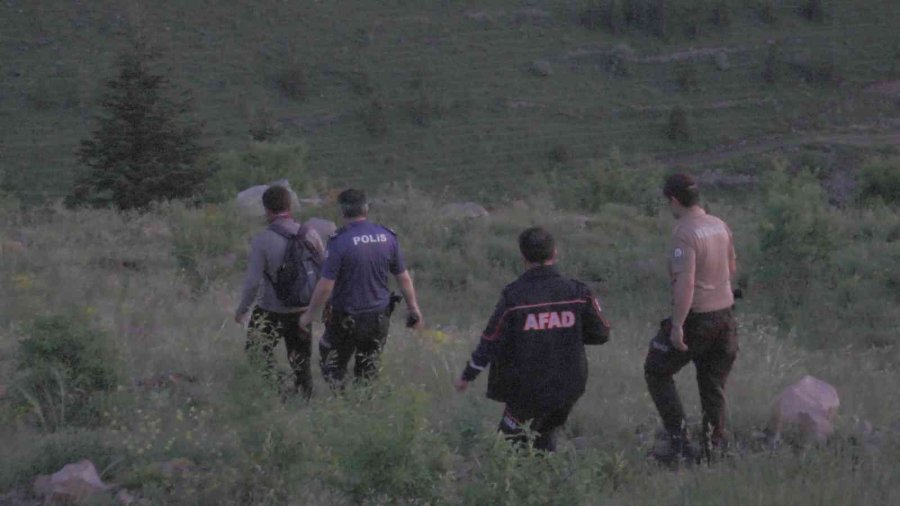 Yürüyüşte Kaybolan 2 Kişi 3 Saat Sonra Bulundu