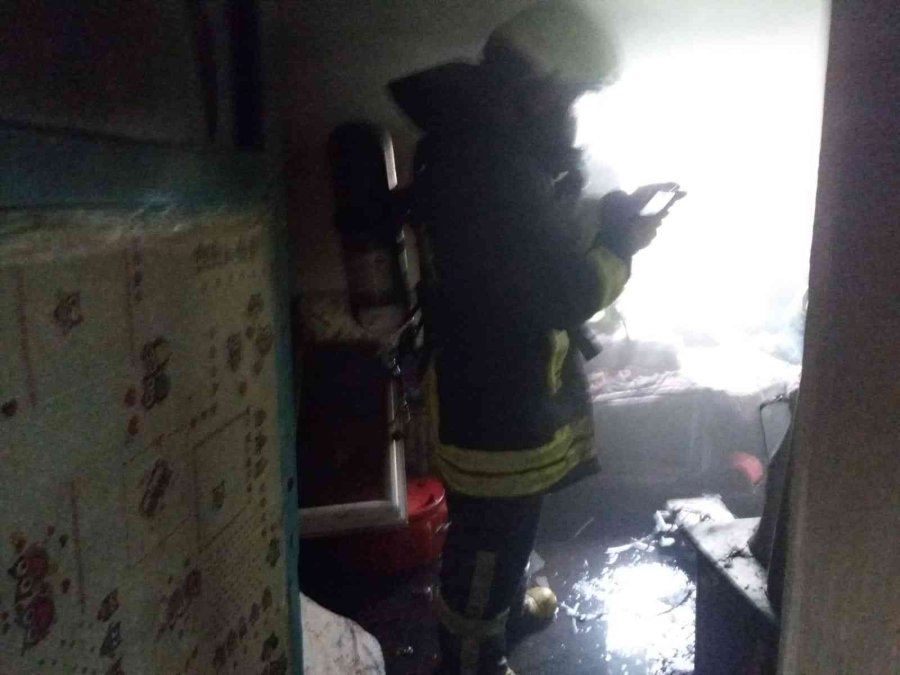 Müstakil Evde Çıkan Yangın İtfaiye Tarafından Söndürüldü