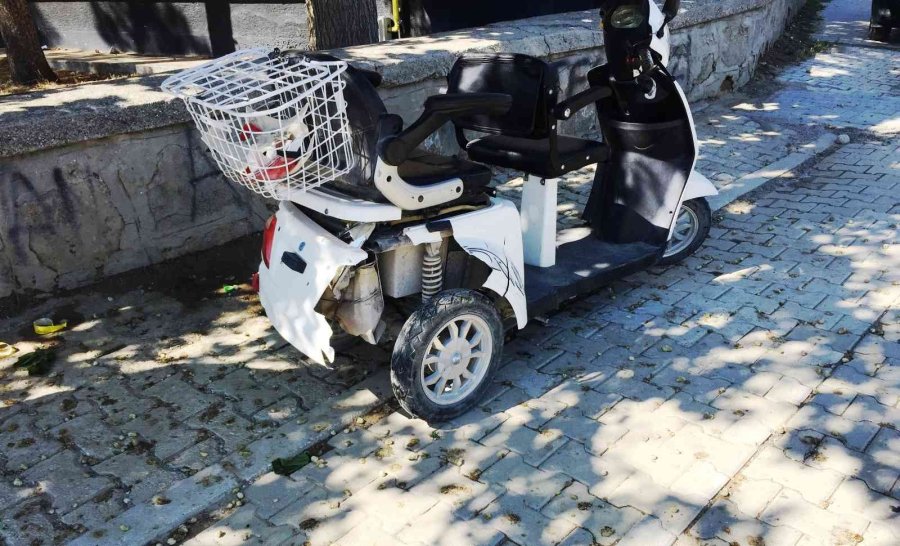 Konya’da Elektrikli Bisiklet İle Otomobil Çarpıştı: 2 Yaralı