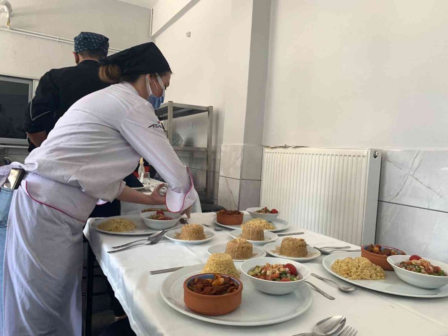 Genç Aşçılar Bu Sefer Mezun Olmak İçin Ter Döktü