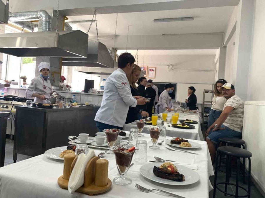 Genç Aşçılar Bu Sefer Mezun Olmak İçin Ter Döktü