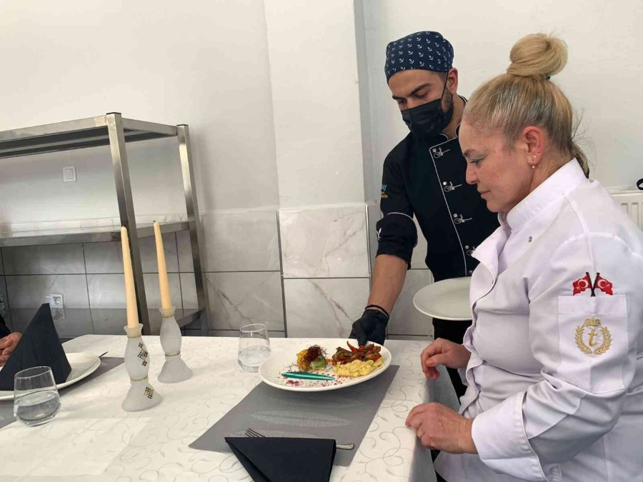 Genç Aşçılar Bu Sefer Mezun Olmak İçin Ter Döktü