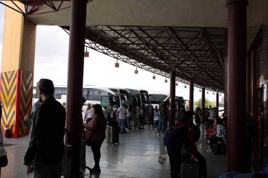 Eskişehir Otobüs Terminalinde Hareketlilik