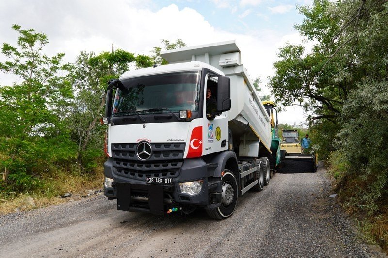 Melikgazi’de Asfalt Atağı Sürüyor