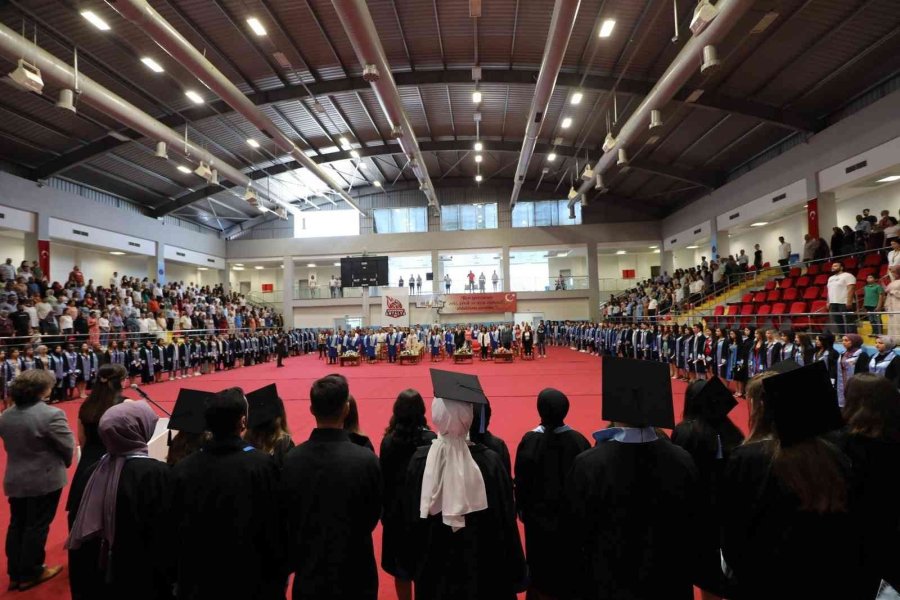 Hemşirelik Fakültesi Öğrencileri Ant İçerek Mezun Oldu