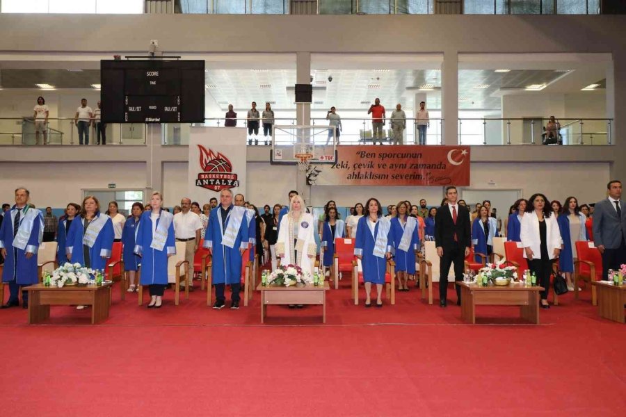 Hemşirelik Fakültesi Öğrencileri Ant İçerek Mezun Oldu