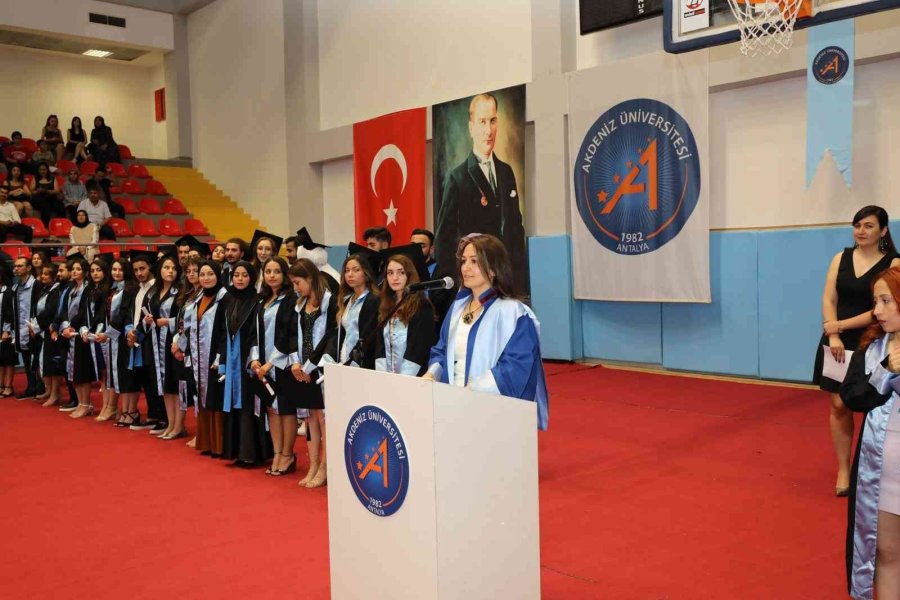 Hemşirelik Fakültesi Öğrencileri Ant İçerek Mezun Oldu