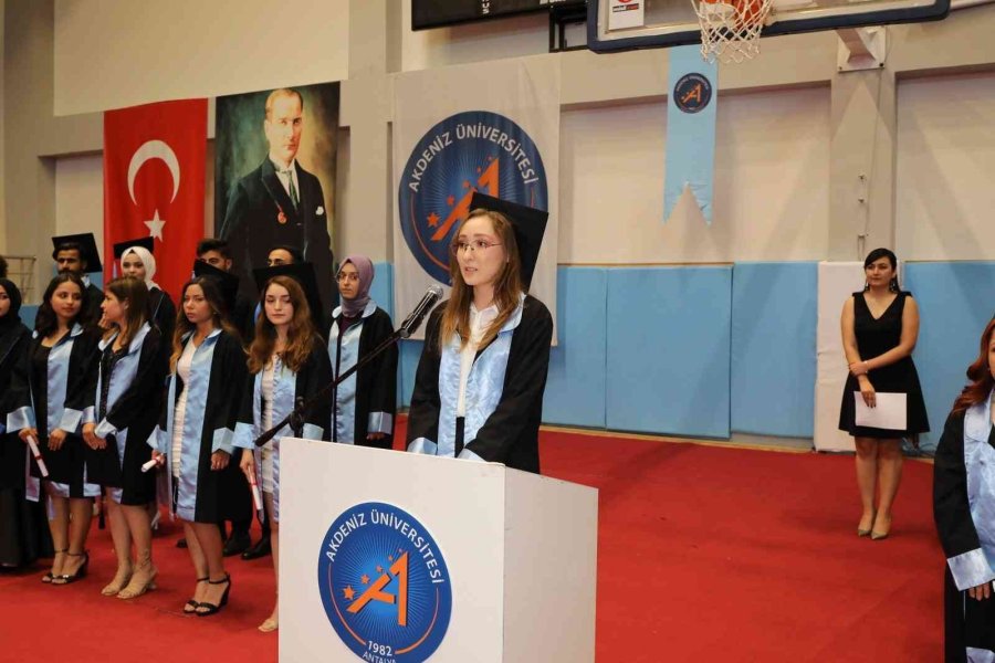 Hemşirelik Fakültesi Öğrencileri Ant İçerek Mezun Oldu