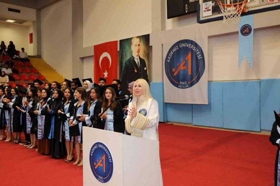 Hemşirelik Fakültesi Öğrencileri Ant İçerek Mezun Oldu