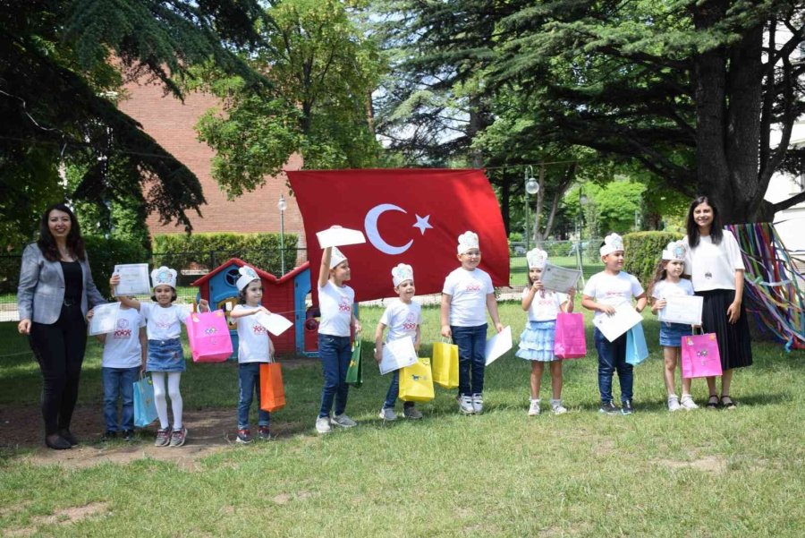 Minik Öğrenciler Mezun Oldu