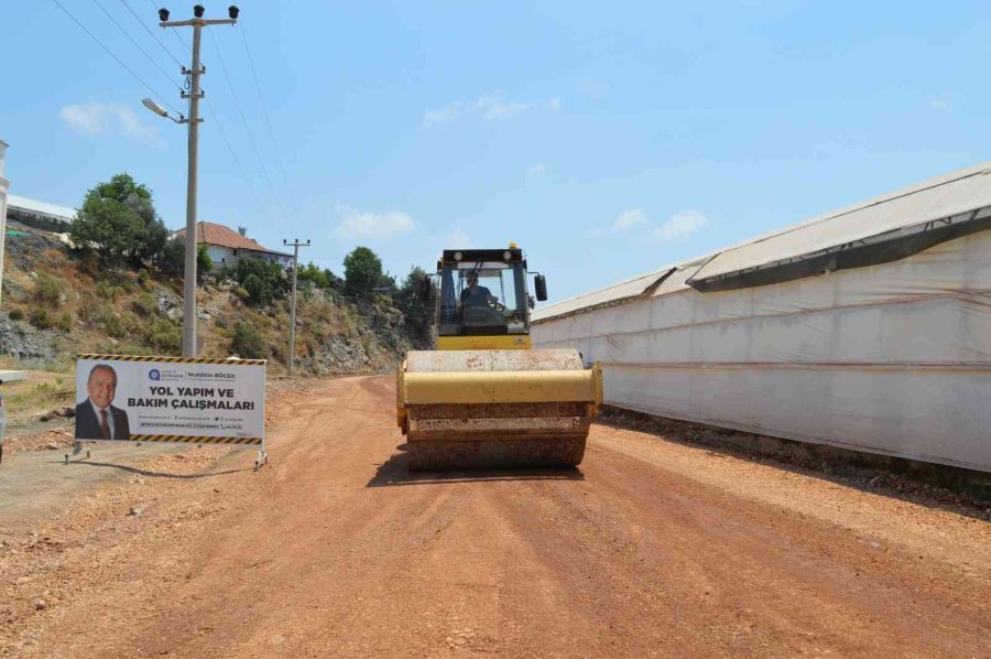 Kumluca’da Bozulan Yollarda Asfalt Hazırlığı