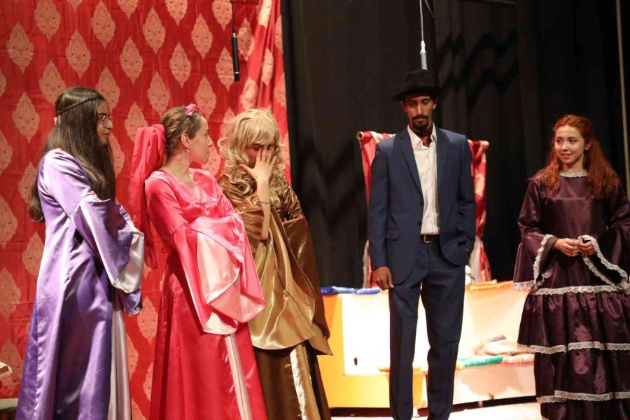 Develi’de Tiyatro Şenliği Sona Erdi