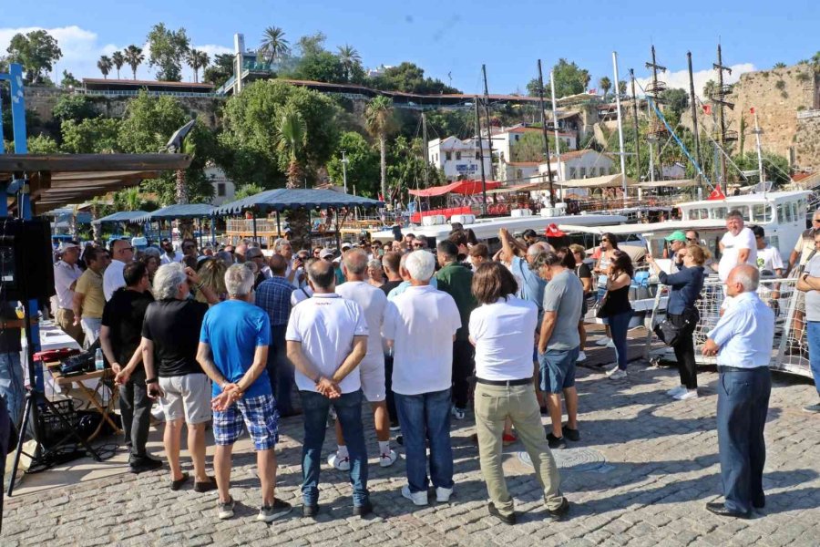 Terliklerini Karaya Bırakıp Tekneleriyle Dünya Turuna Çıktılar