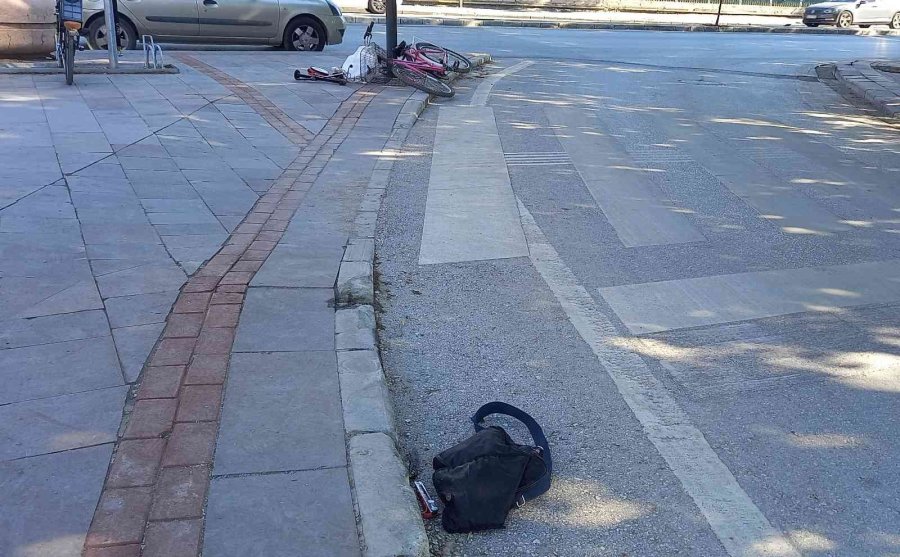 Hırsızlıktan Aranan Şüpheli Kendisini Durduran Polise Bıçakla Saldırdı