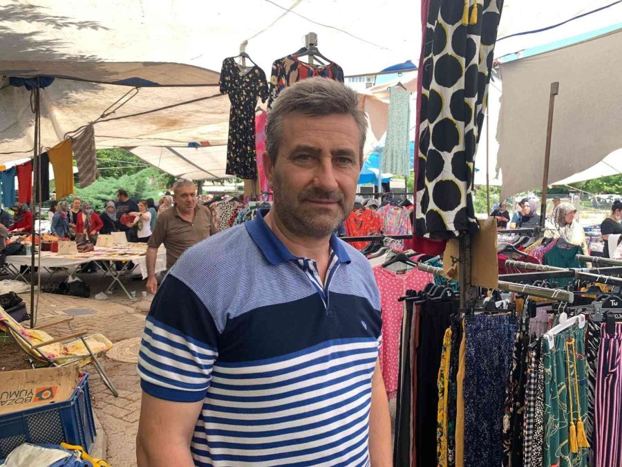 Uygun Fiyata Giyinmek İsteyenler Çarşamba Pazarı’nın Yolunu Tuttu