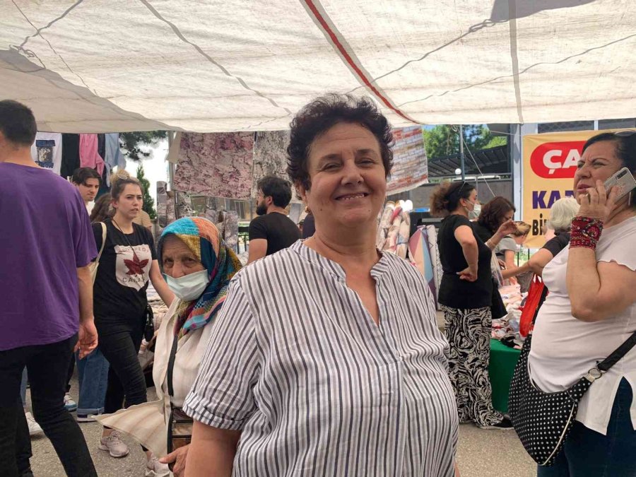 Uygun Fiyata Giyinmek İsteyenler Çarşamba Pazarı’nın Yolunu Tuttu