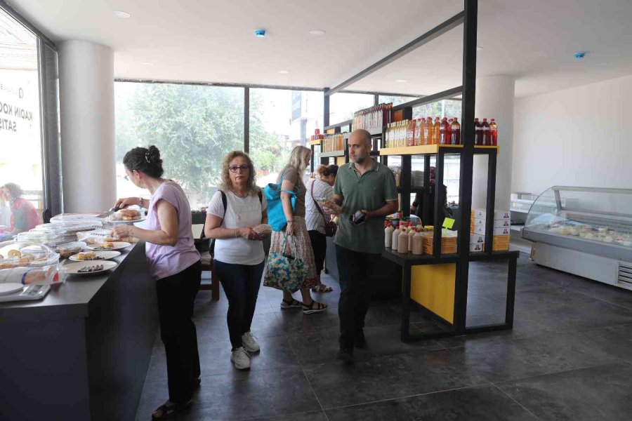 Üreten Kadınların Ürünleri Müşterilerle Buluştu