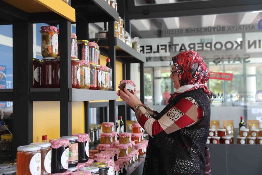 Üreten Kadınların Ürünleri Müşterilerle Buluştu