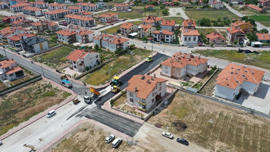 Hasan Kılca Yol Asfaltlama Çalışmalarını Yerinde İnceledi