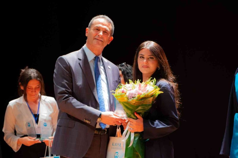 Kayü Sosyal Bilimler Myo, 2021-2022 Eğitim-öğretim Yılı Mezunlarını Verdi