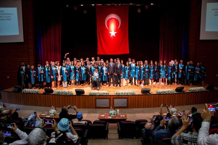 Kayü Sosyal Bilimler Myo, 2021-2022 Eğitim-öğretim Yılı Mezunlarını Verdi