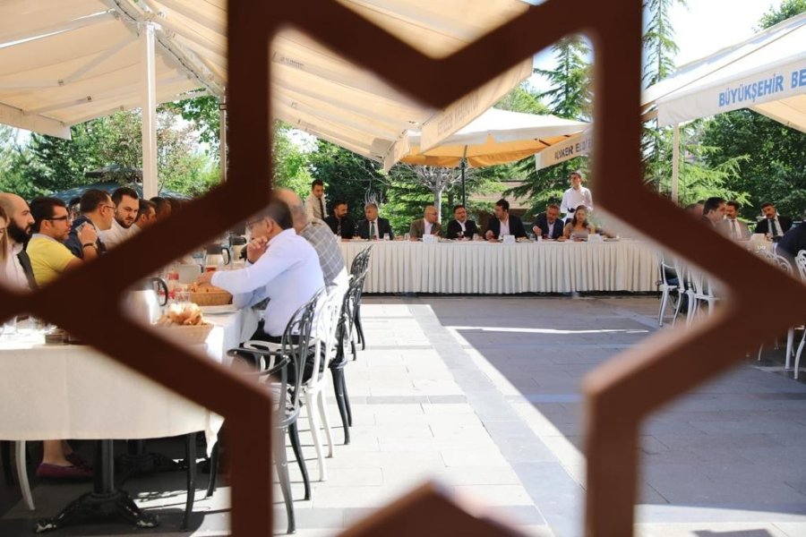 Vali Çiçek, Turizm Acenteleri Ve Otel Yöneticileriyle Bir Araya Geldi