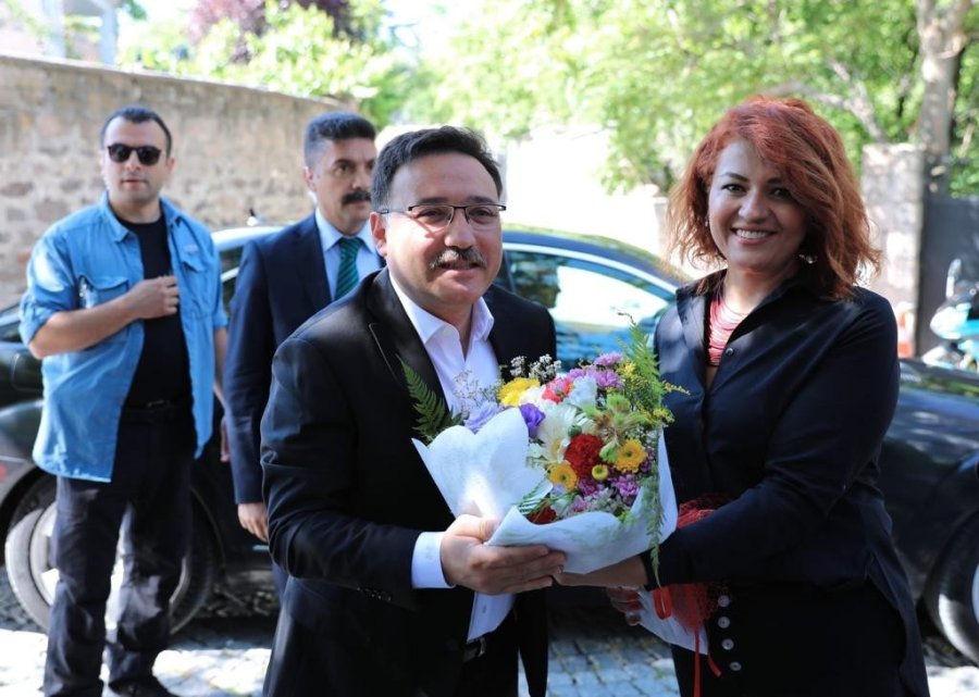 Vali Çiçek, Turizm Acenteleri Ve Otel Yöneticileriyle Bir Araya Geldi