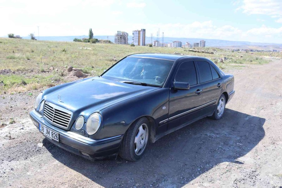 Polisten Kaçan Araç Kovalamaca Sonucu Yakalandı