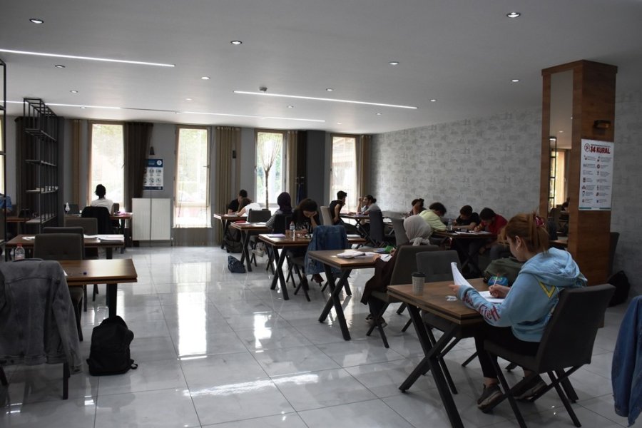 Kocasinanlı Öğrenciler, Gençlik Merkezinde Sınava Hazırlanıyor