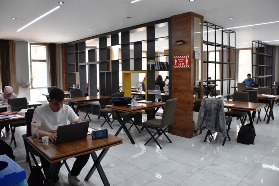 Kocasinanlı Öğrenciler, Gençlik Merkezinde Sınava Hazırlanıyor