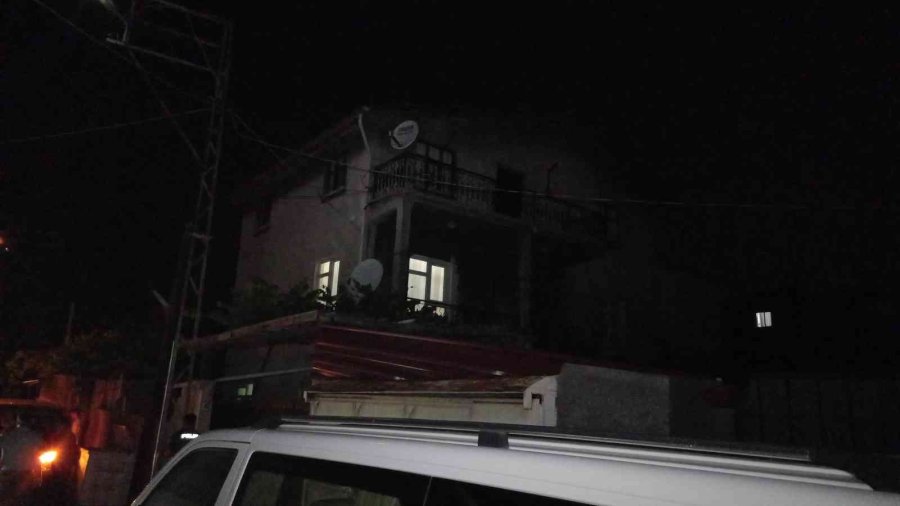 Yaşlı Adam Evinde Bıçaklanarak Öldürülmüş Halde Bulundu