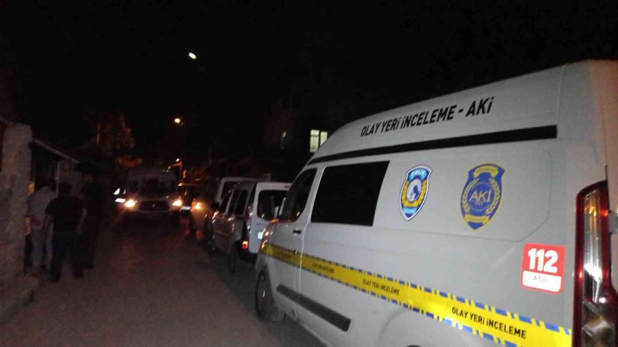 Yaşlı Adam Evinde Bıçaklanarak Öldürülmüş Halde Bulundu